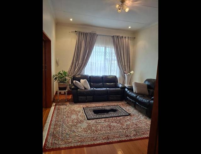 3 BEDROOM PROPERTY TO RENT IN GREENSIDE
